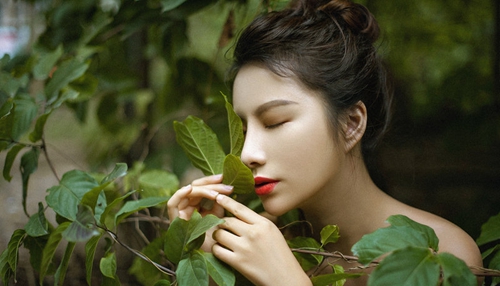 短發美女開保時捷頭像6